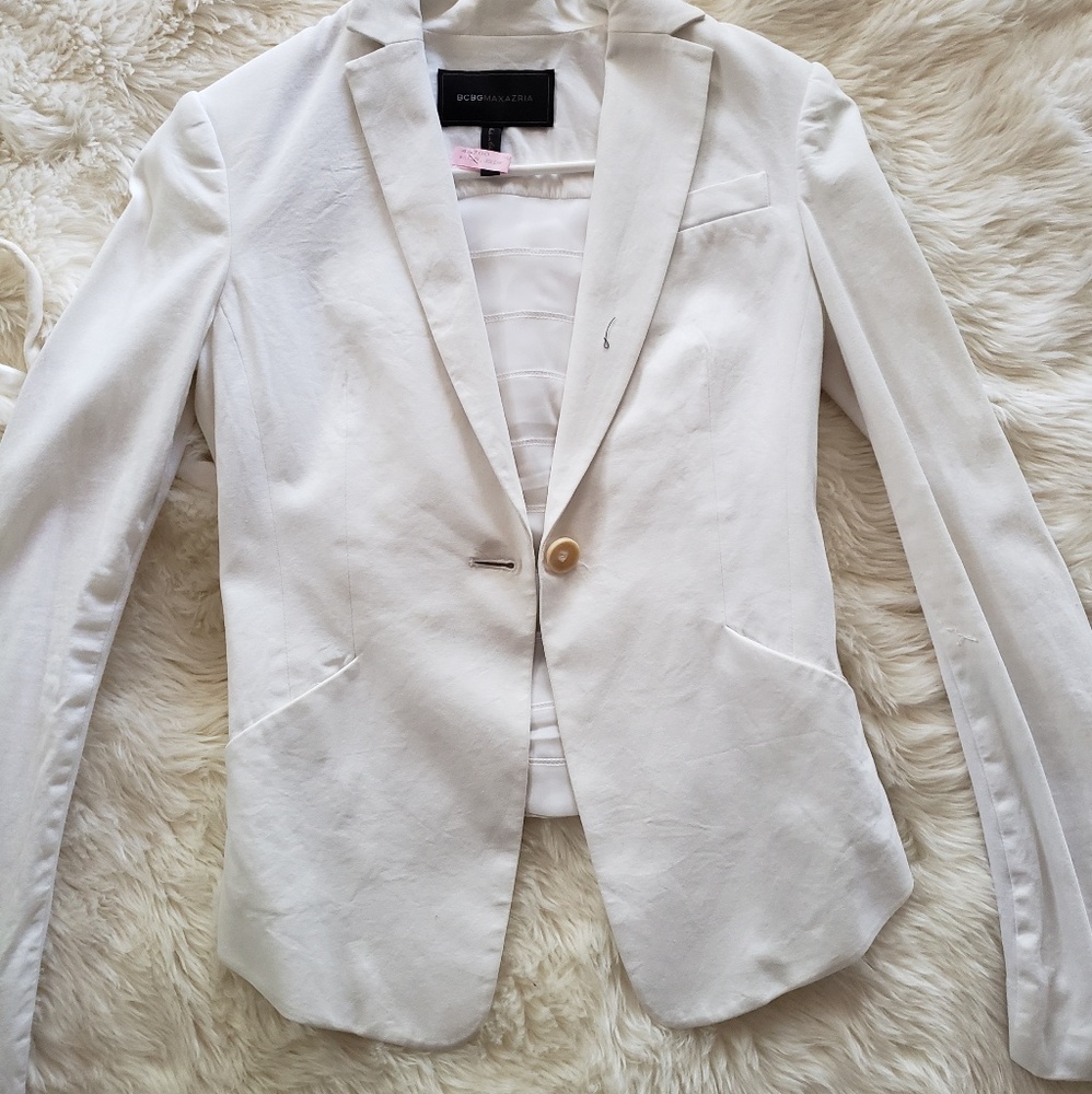 BCBGMAXAZRIA White blazer w/ Ruffled Back